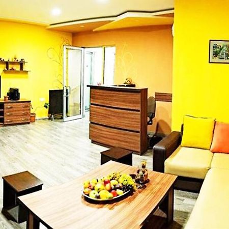 Domino Yerevan Hostel And Hotel Dış mekan fotoğraf