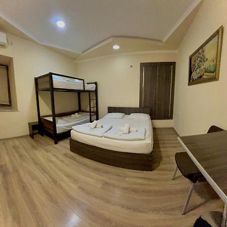 Domino Yerevan Hostel And Hotel Dış mekan fotoğraf