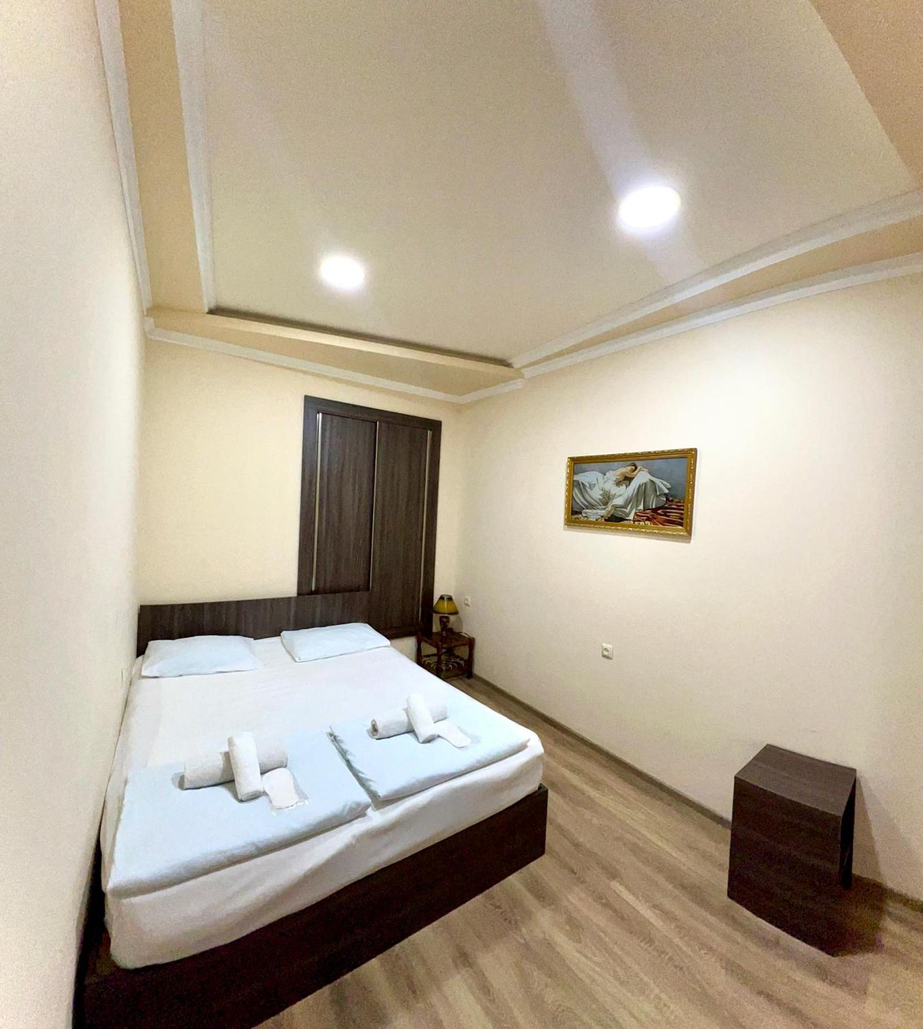 Domino Yerevan Hostel And Hotel Dış mekan fotoğraf