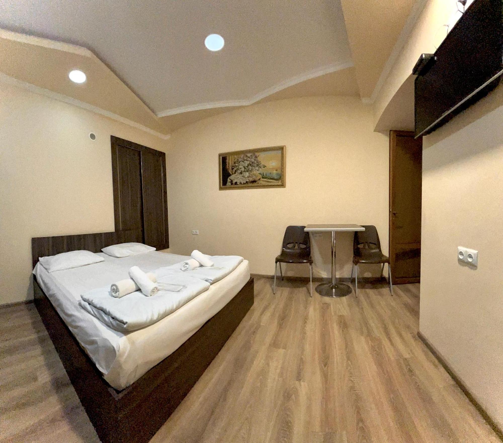 Domino Yerevan Hostel And Hotel Dış mekan fotoğraf
